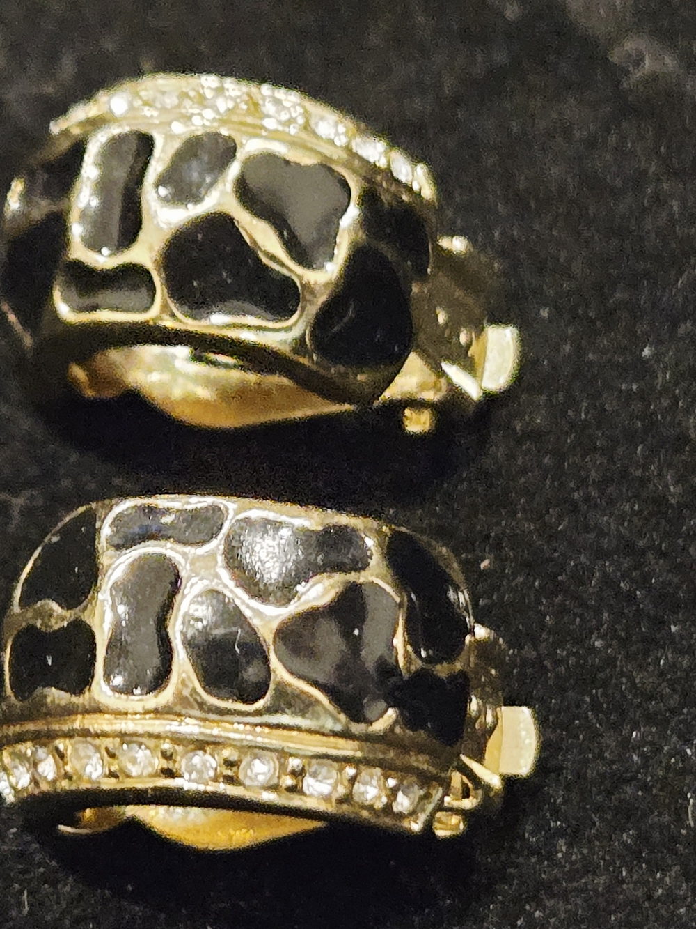 Vintage Gold-Tone Animal Print Black Enamel Clip-On Earrings with Crystal Accent